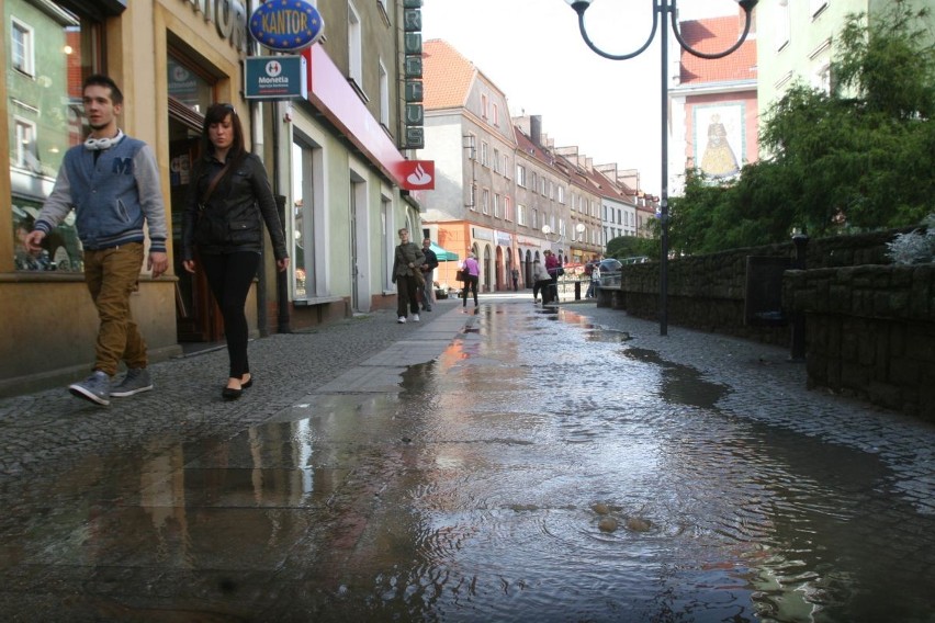 Rzeka płynie ulicą Długą [ZDJĘCIA]