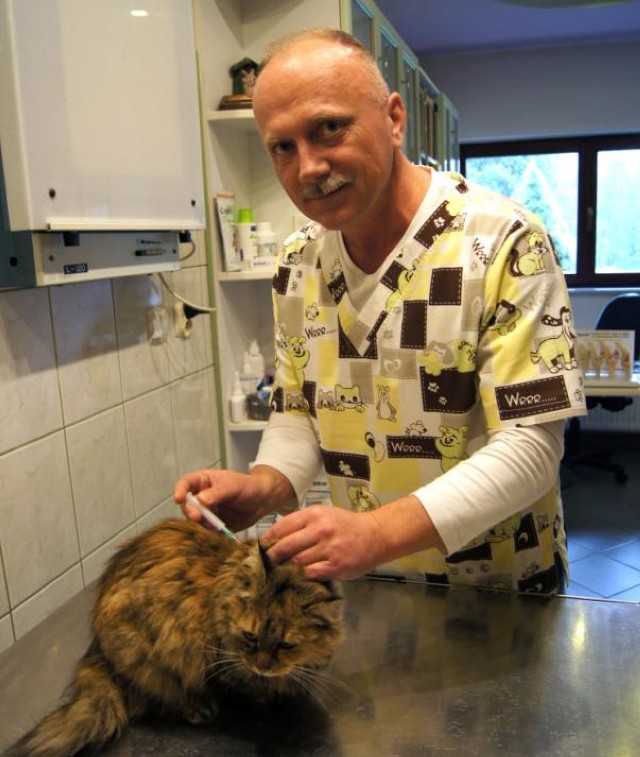 Weterynarz Jarosław Cira: - Jeżeli zależy nam na naszych zwierzętach, powinniśmy szczepić nie tylko psy, ale też koty