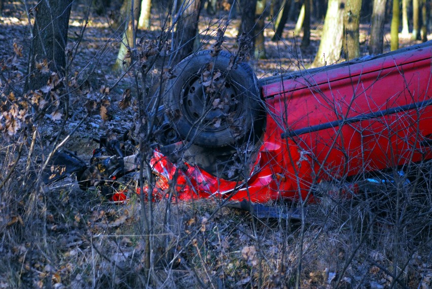 Wypadek w Tarcach: Wypadł z drogi i dachował