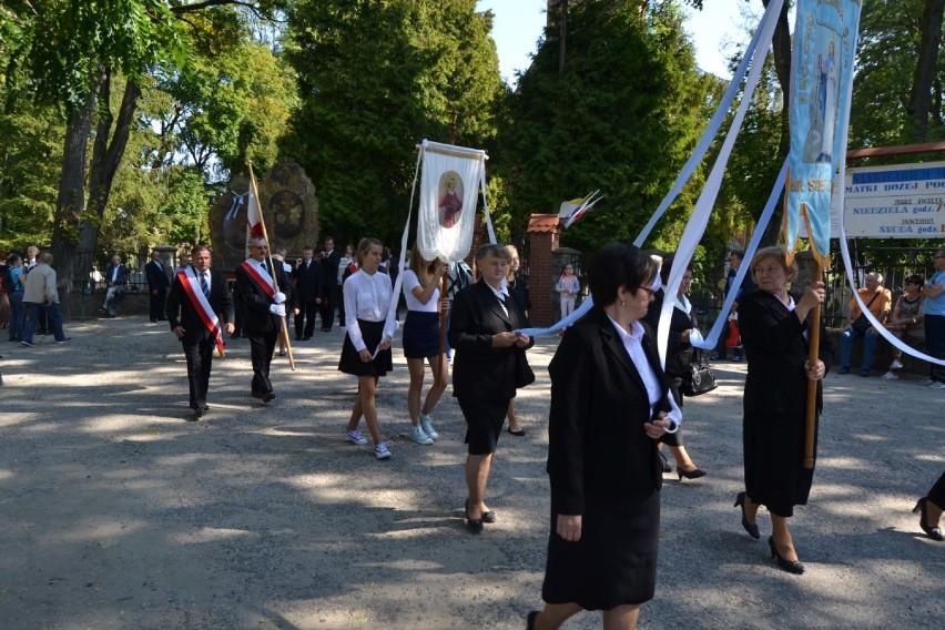 Odpust w Lubiszewie: biskup pelpliński wprowadził relikwie św. Jana Pawła II do sanktuarium