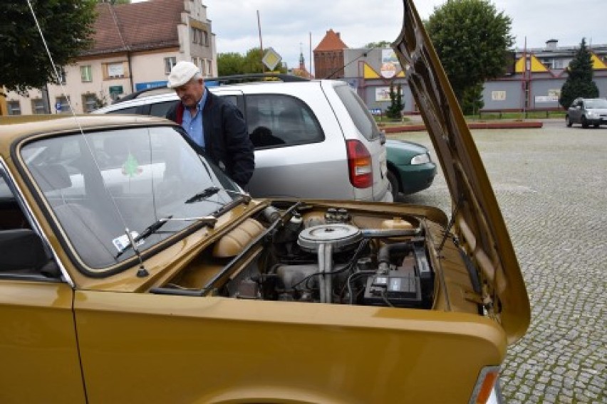 Grzegorz Ćwikliński i jego maszyna - duży Fiat 125 p