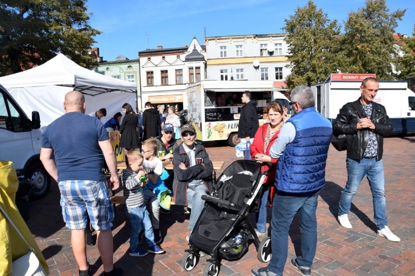 Zlot food trucków w Chodzieży: Smaki z całego świata na rynku (ZDJĘCIA)