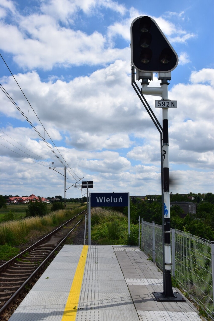 Pociągiem z Wielunia do Wrocławia. Projekt został wycofany z programu Kolej plus. Rewitalizacją linii ma zająć się PKP PLK