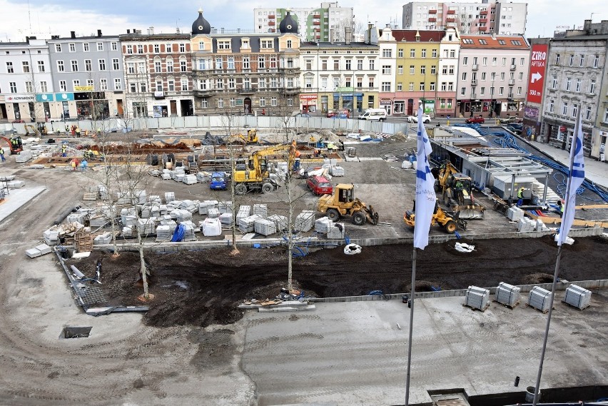 Około miesiąca temu na placu Kopernika pojawiło się osiem...