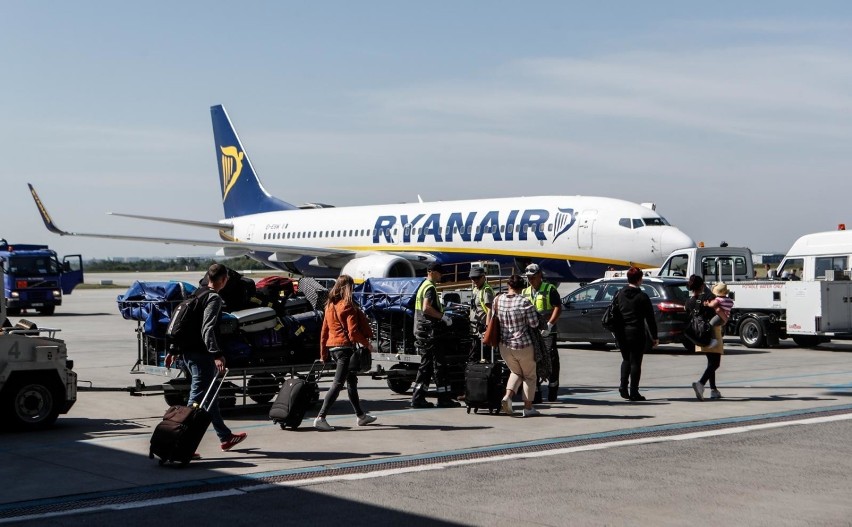 Lotnisko w Jasionce przygotowuje się na wznowienie lotów. Połączenia zapowiada LOT i Ryanair
