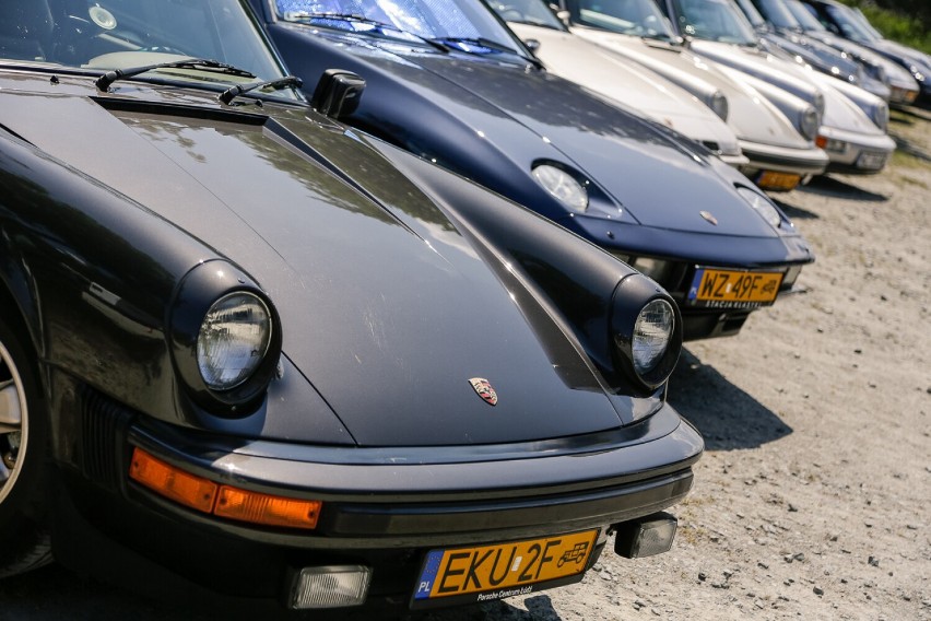 Około 120 samochodów marki Porsche pojawi się w piątek, 20...