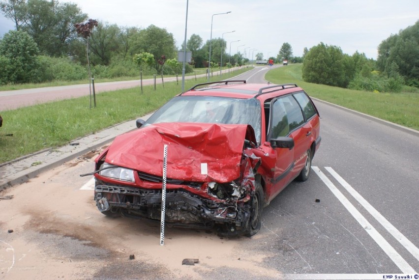 Wypadek w Suwałkach. Dwie osoby trafiły do szpitala