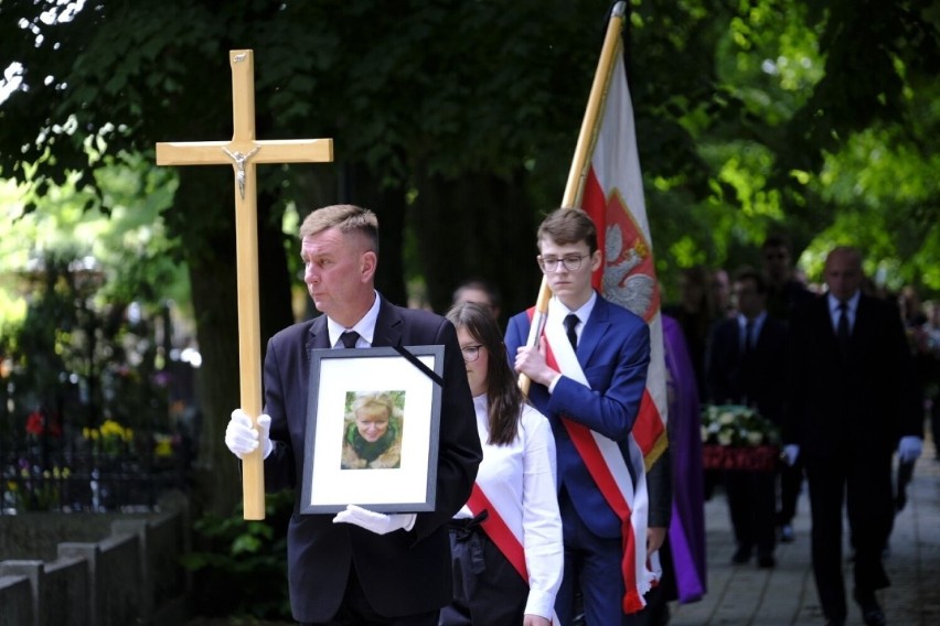 Anitę Nowak pochowano w piątek na cmentarzu przy ul....