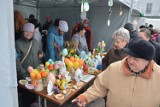 Jarmark Wielkanocny na placu Kościuszki. Stoiska z pięknymi wyrobami wielkanocnymi kuszą tomaszowian (FOTO+FILM)