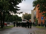 Akcja policji w Tomaszowie Mazowieckim. Eskortowali autobusy z kibicami [ZDJĘCIA]