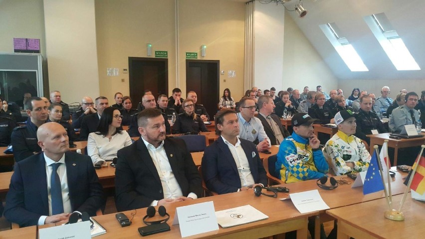 Dziś w Gronowie (gmina Łagów) odbyła się konferencja,...