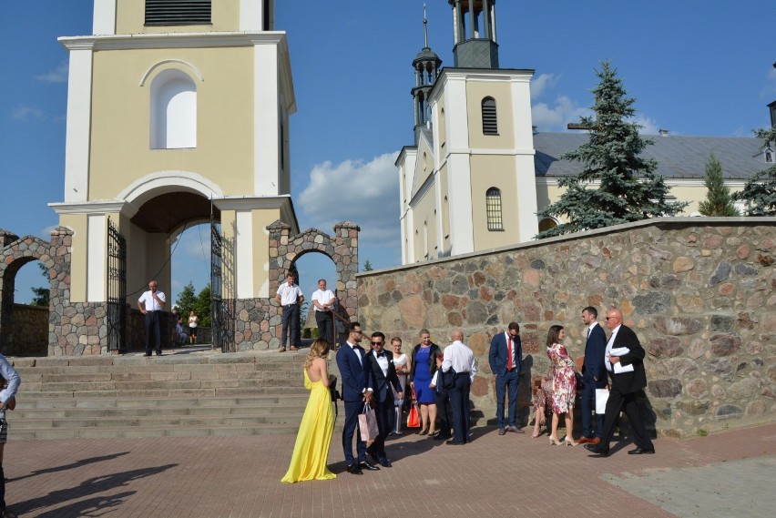Ślub Ewy Mielnickiej. Miss Polski stanęła przed ołtarzem [ZDJĘCIA, WIDEO]