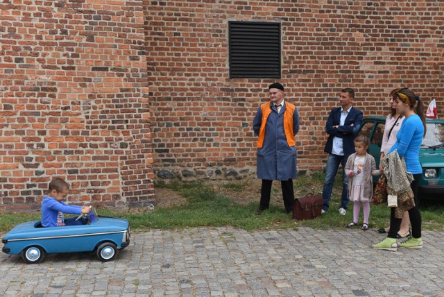 W Fosie Zamku Krzyżackiego w Toruniu odbyło się zakończenie sezonu klasycznego. Oprócz wystawy klasycznych samochodów, miały miejsce konkursy z nagrodami. Nie zabrakło również atrakcji dla najmłodszych!
