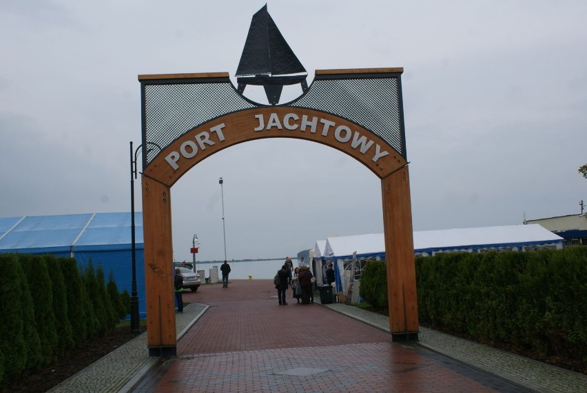 Wejście do portu Jachtowego w Nowym Warpnie. Fot. Henryk...