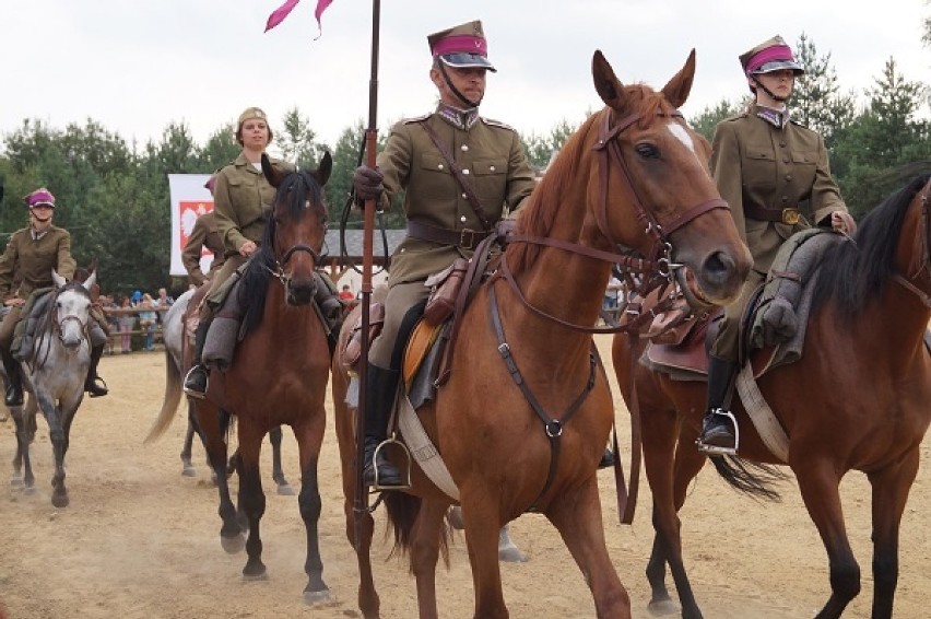 Gniazdów: Efektowne pokazy rycerskie podczas Festiwalu z Kopyta [ZDJĘCIA]