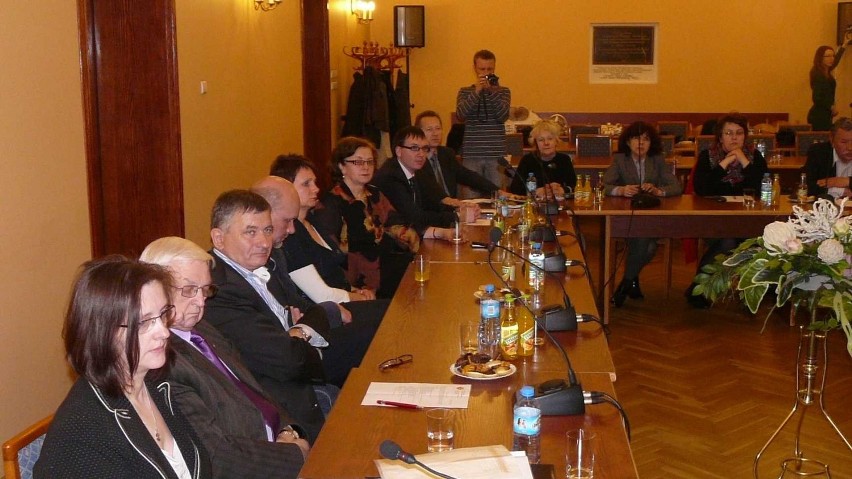 Wieluń: Burmistrz Antczak zrzekł się &quot;bursztynowej&quot; funkcji