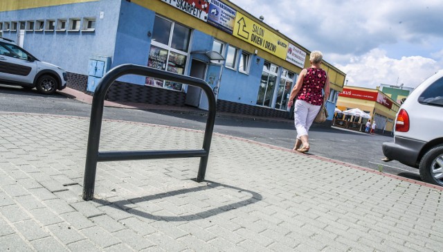 Jest chęć, by postawić 500 stojaków dla rowerów. Po interwencji Czytelnika, jeden stanął przy biurze meldunkowym na Wyżynach.