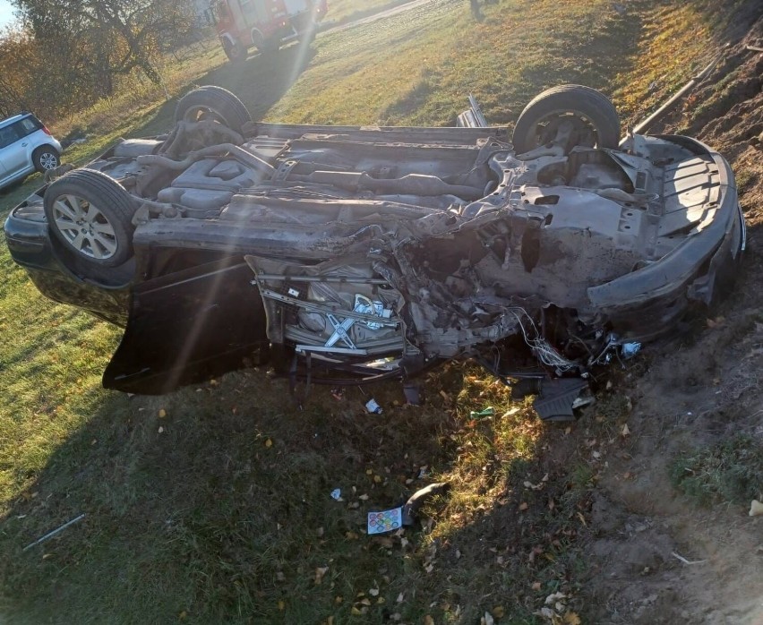 Wypadek w Rostkach-Piotrowicach. 4 osoby zostały ranne w wyniku wypadku na DW694 
