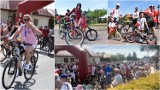 Tłumy uczestników na biało-czerwonym rajdzie rowerowym w Woli Rzędzińskiej