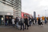Kolejki przed Ikeą i Portem Łódź! Łodzianie spragnieni zakupów w dużych galeriach. ZOBACZ ZDJĘCIA