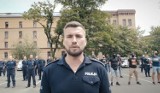 Zobacz wideo z #GaszynChallenge. Policjanci z Poznania robili pompki na koniach!