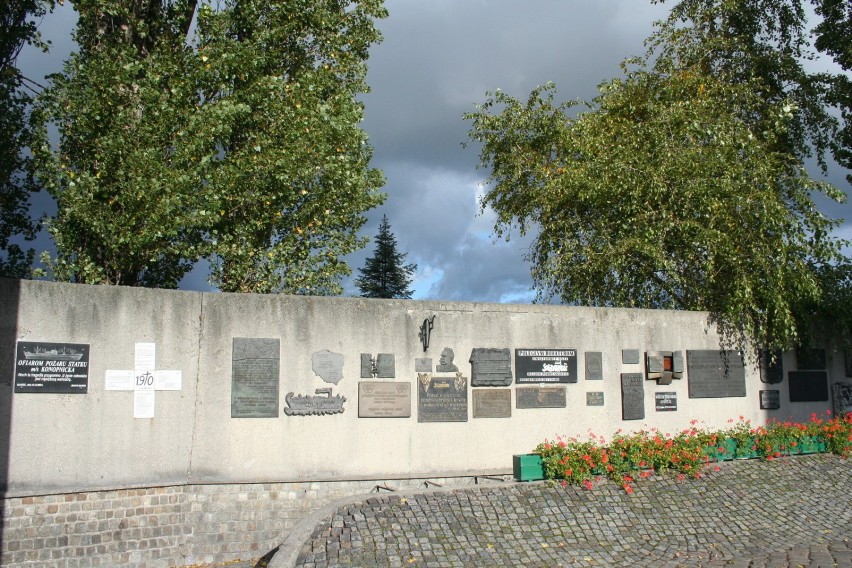 Mur, na którym zawiśnie tablica fot. Ewa Kowalska