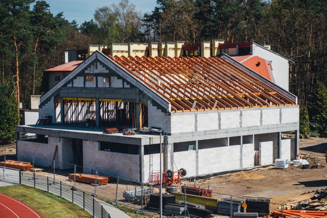 Budowa zaplecza socjalnego na lublinieckim stadionie - kwiecień 2019.