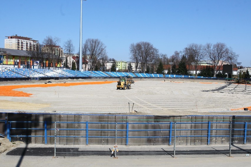 Przedłużają się prace nad remontem Stadionu Miejskiego w...