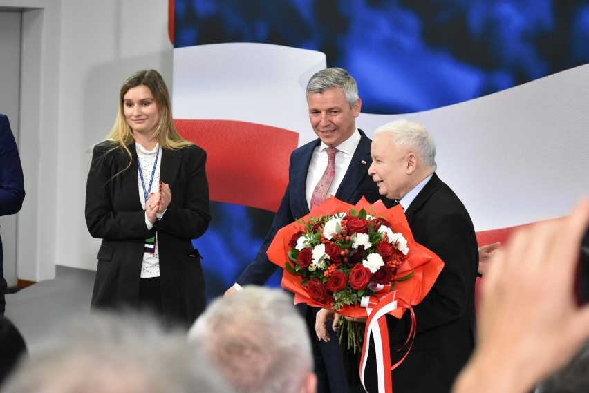 Jarosław Kaczyński w Bielsku-Białej. Prezes PiS spotkał w się z wyborcami w auli Akademii Techniczno-Humanistycznej