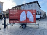 Gigantyczna makieta płuc stanęła na rynku w Wadowicach. Ma osrzegać przed smogiem