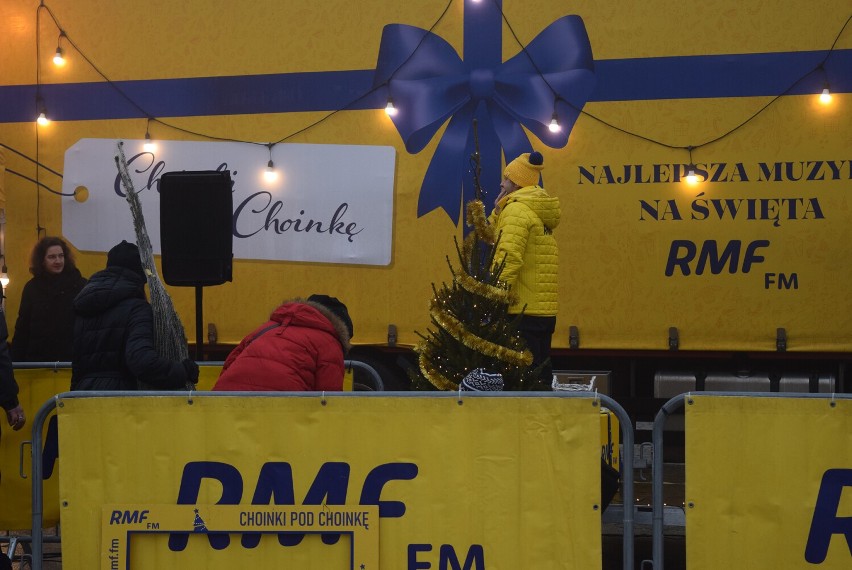 “Choinka pod choinkę”, czyli świąteczna akcja RMF FM w Płocku