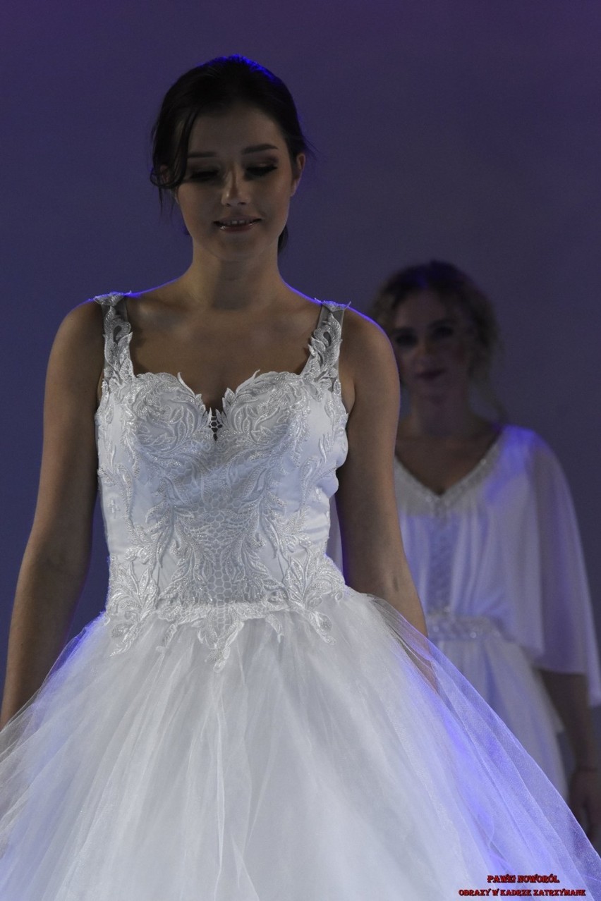 Suknie ślubne 2020. Zobacz najnowsze trendy weselne! Zdjęcia z pokazu - Targi Ślubne w Częstochowie.