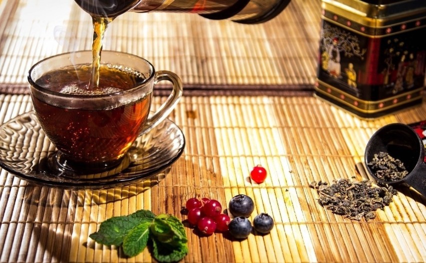 Fusy z herbaty mają podobne właściwości co fusy z kawy....