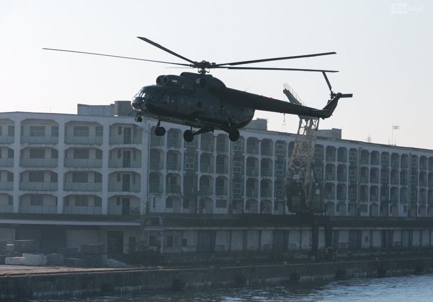 Helikopter lata nad Szczecinem. Co się stało? [WIDEO, ZDJĘCIA]