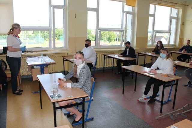 Egzamin ósmoklasisty 2020 z języka polskiego w Szkole Podstawowej im kontradmirała Włodzimierza Steyera w Krokowej