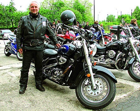 Edward Rokicki jeździ suzuki intruderem. Twierdzi, że klub powstał z chęci hołdowania zwyczajom motocyklowym.