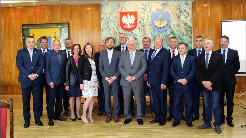 Samorząd gminy Pątnów z prezesem Wieluńskiego Towarzystwa Naukowego dr. Zdzisławem Włodarczykiem