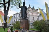 Pomniki Jana Pawła II w Polsce i na świecie. Zobaczcie galerię zdjęć oraz  sprawdźcie, gdzie są i czy znajdziecie je w naszej galerii 