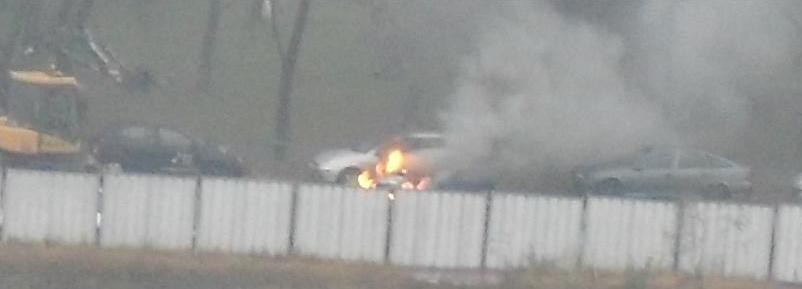 Wrocław: Pożar samochodu przy ul. Gwiaździstej (ZDJĘCIA)