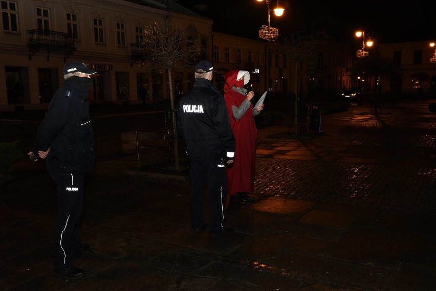 Nowy Sącz. Strajk kobiet w 102. rocznicę uzyskania praw wyborczych przez Polki [ZDJĘCIA]