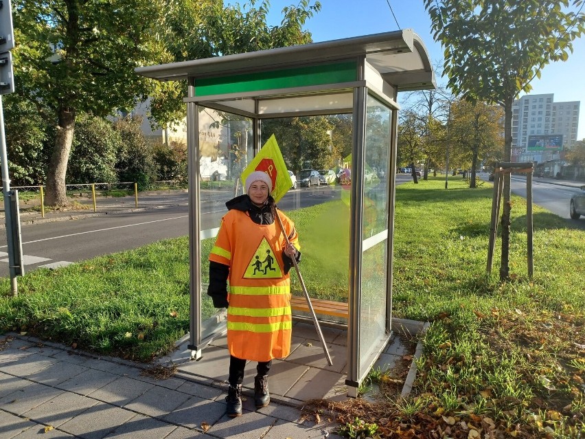 "Pomarańczka"  przy swoim schronieniu