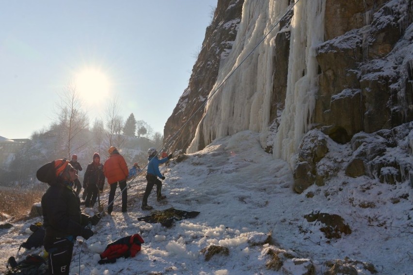 Kielecki lodospad oblężony przez alpinistów z całego kraju (WIDEO, ZDJĘCIA)