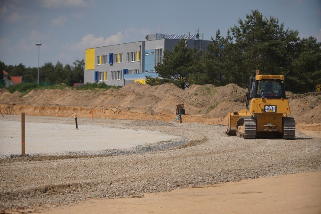 Do końca roku do użytku ma zostać oddany kompleks sportowy, który powstaje na kampusie Morasko. Pojawi się tam m. in. boisko do piłki nożnej, tor dla rolkarzy, siłownia zewnętrzna, bieżnia i kort tenisowy. Korzystać będą mogli nie tylko studenci, ale także wszyscy mieszkańcy Poznania.