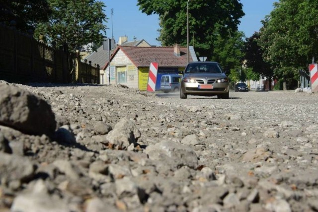 Mieszkańcy Pakości od 2018 roku borykają się z kłopotami związanymi z przebudową drogi przechodzącej przez centrum miasta