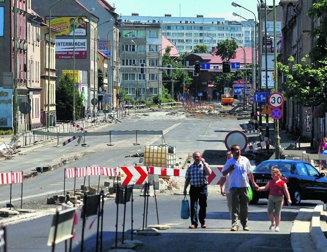 Auta wrócą na ul. II Armii Wojska Polskiego w Legnicy jesienią