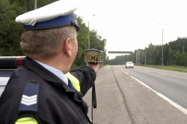 Policjanci wciąż zatrzymują na naszych drogach nietrzeźwych piratów drogowych