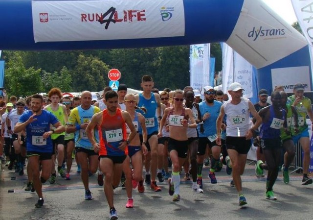 Na starcie tegorocznego biegu w ramach Tauron Life Festival Oświęcim stanęło ponad 1200 uczestników