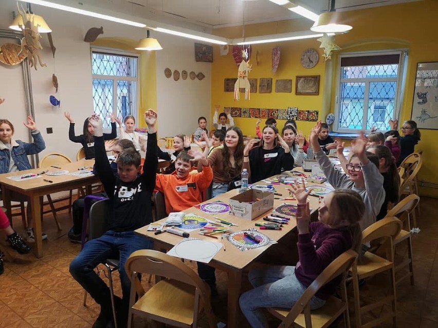 Spotkanie informacyjne dla uchodźców z Ukrainy i zajęcia dla dzieci w Jeleniogórskim Centrum Kultury