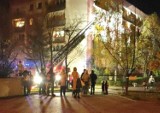 Akcja służb ratunkowych na osiedlu Barwinek w Kielcach. Do zamkniętego mieszkania musieli wchodzić przez balkon, w środku ciało mężczyzny
