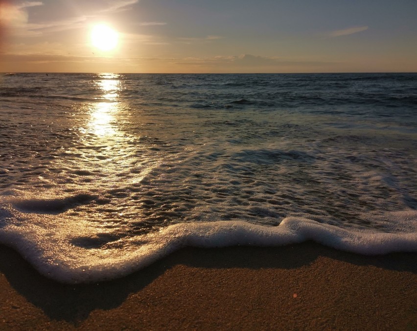 Przepiękne zachody słońca nad morzem na zdjęciach internautów